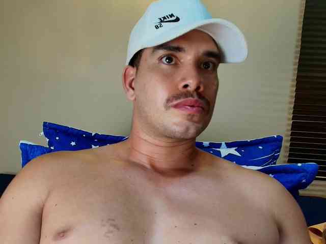 TommyJohn Sex Cam Show