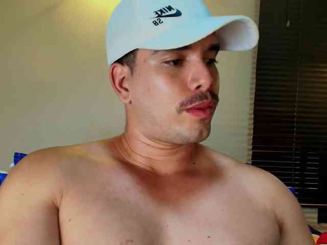 TommyJohn Sex Cam Show