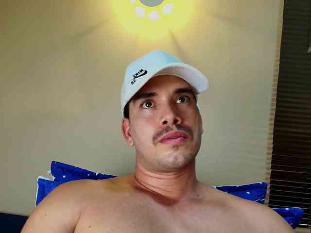 TommyJohn Sex Cam Show