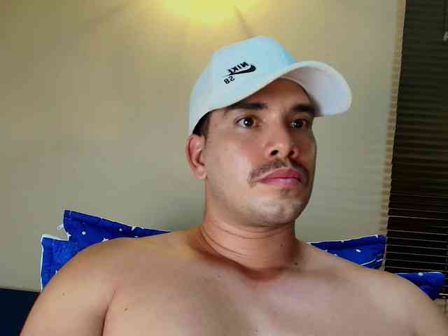TommyJohn Sex Cam Show