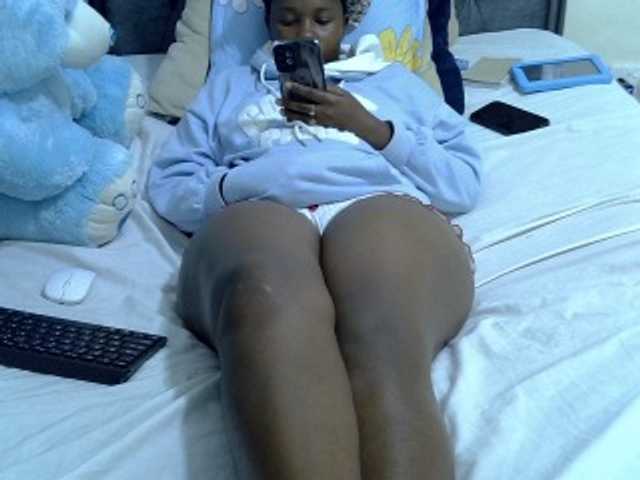 Winnie112 live cam on BongaCams