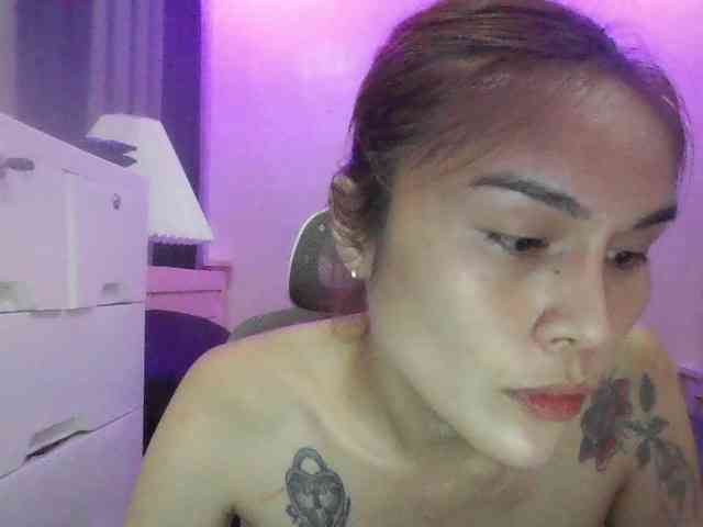This model is live right now. seductiveangel69