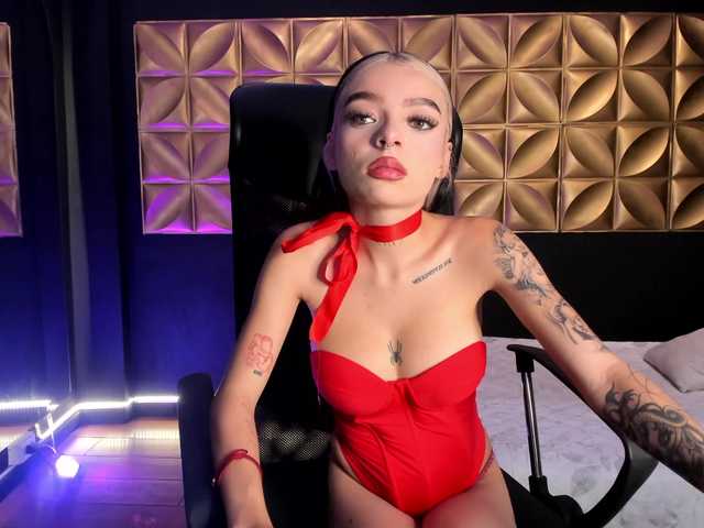 Alahia-18 live cam on BongaCams