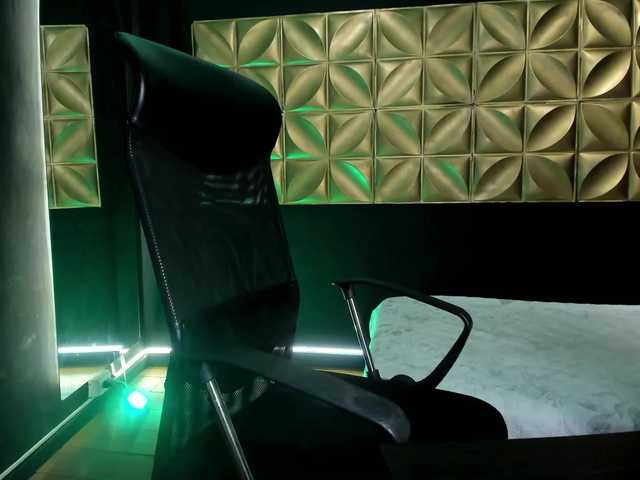 Alahia-18 live cam on BongaCams