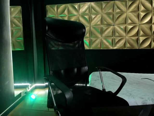 Alahia-18 live cam on BongaCams