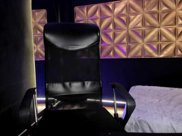 Alahia-18 live cam on BongaCams
