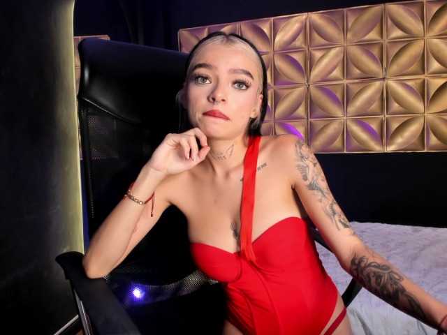 Alahia-18 live cam on BongaCams