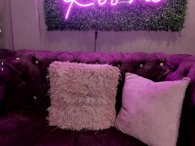 Alahia-18's BongaCams show and profile