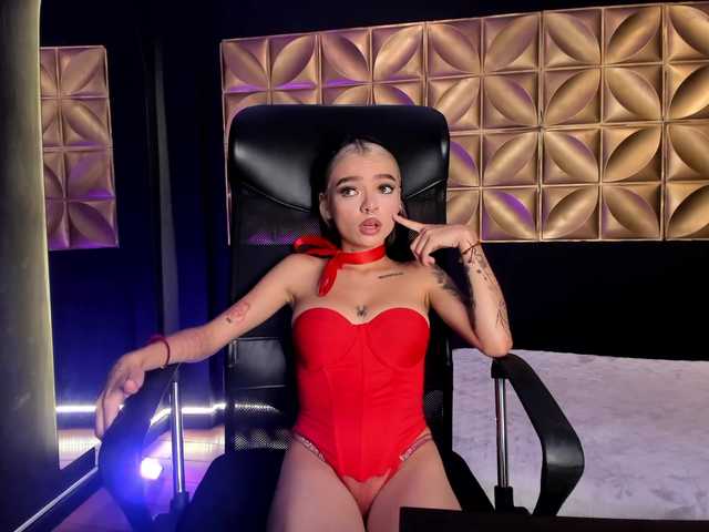 Alahia-18 live cam on BongaCams