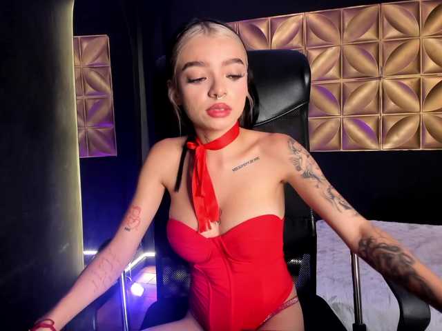 Alahia-18 live cam on BongaCams