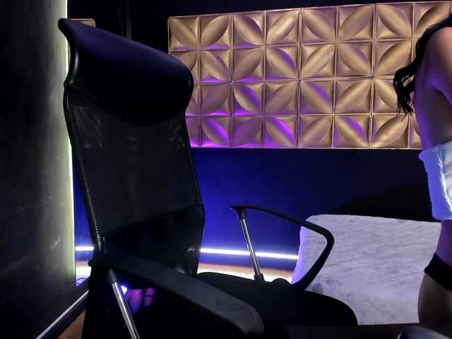 Alahia-18 live cam on BongaCams