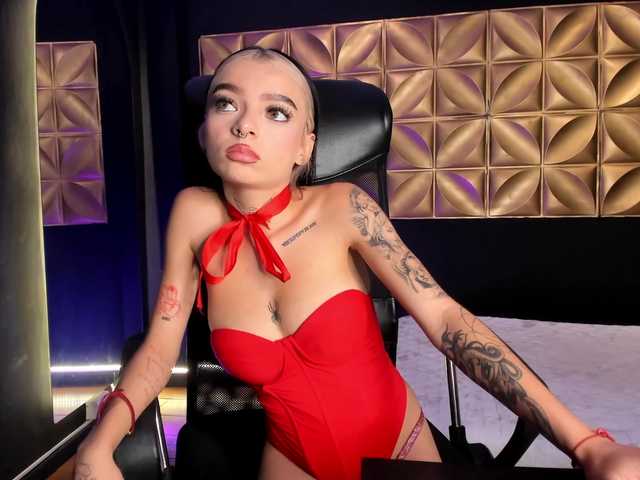 Alahia-18 live cam on BongaCams