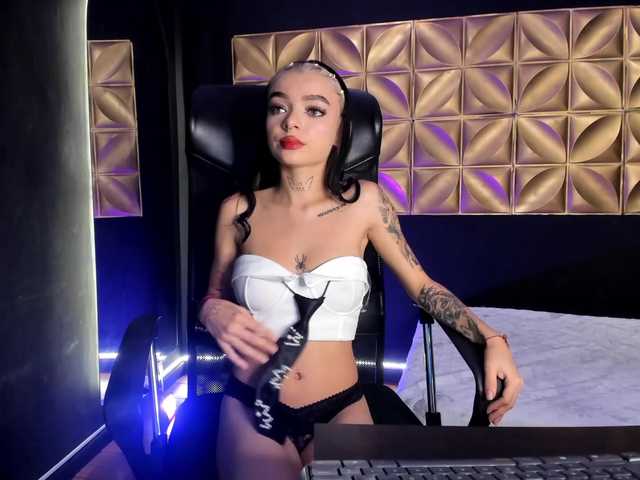 Alahia-18 live cam on BongaCams