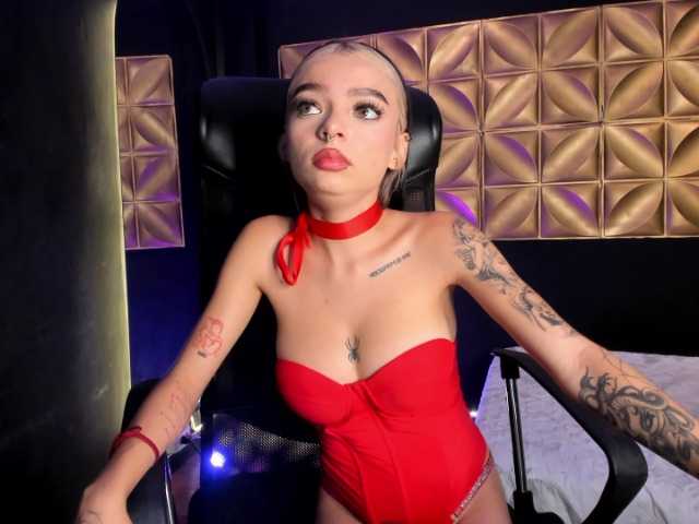 Alahia-18 live cam on BongaCams