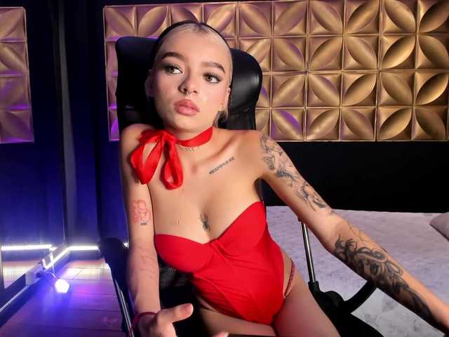 Alahia-18 live cam on BongaCams