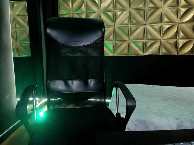 Alahia-18 live cam on BongaCams