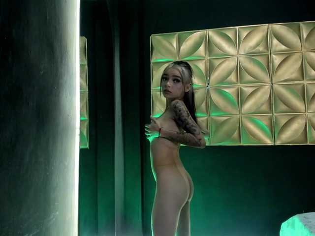 Alahia-18 live cam on BongaCams