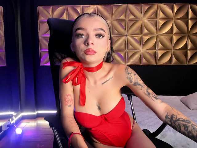 Alahia-18 live cam on BongaCams