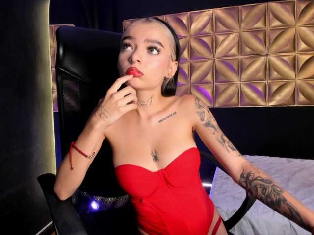 Alahia-18 live cam on BongaCams