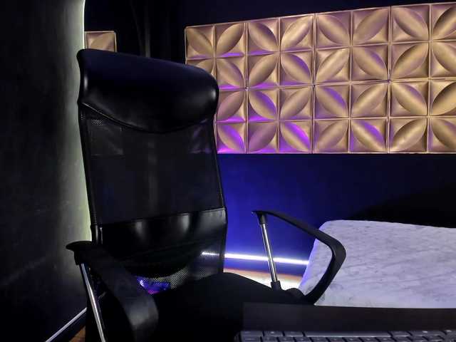 Alahia-18 live cam on BongaCams