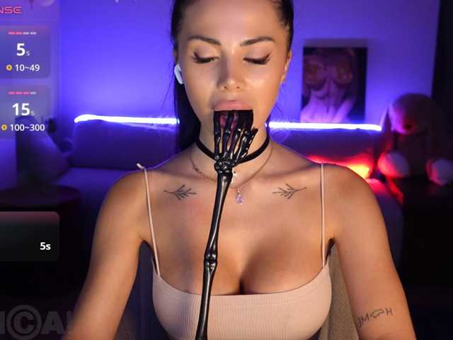 KatrinMoreno live cam on BongaCams