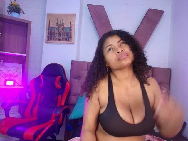 CamiilaReyes live cam on BongaCams