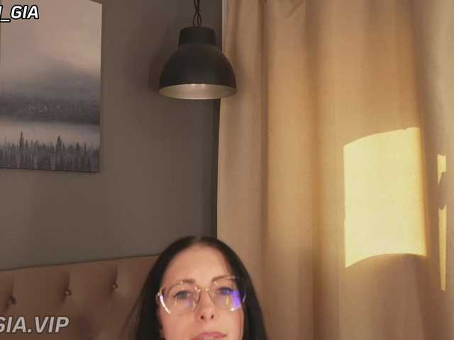 Nikki-Gia live cam on BongaCams