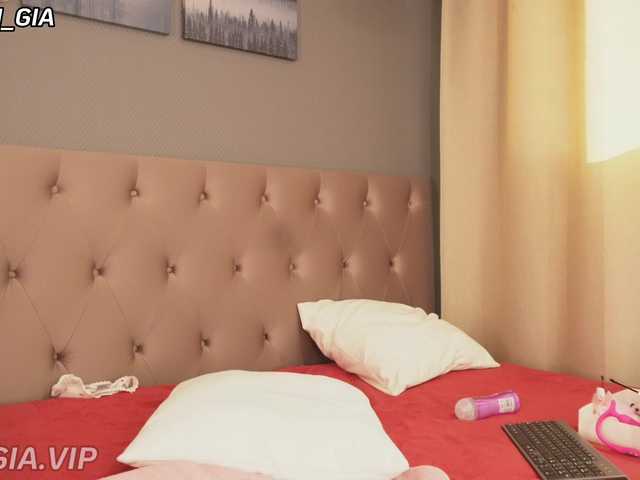 Nikki-Gia live cam on BongaCams