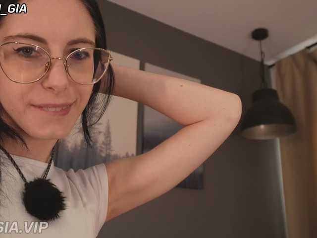 Nikki-Gia live cam on BongaCams