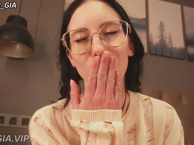 Nikki-Gia live cam on BongaCams