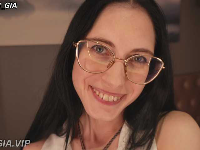 Nikki-Gia live cam on BongaCams