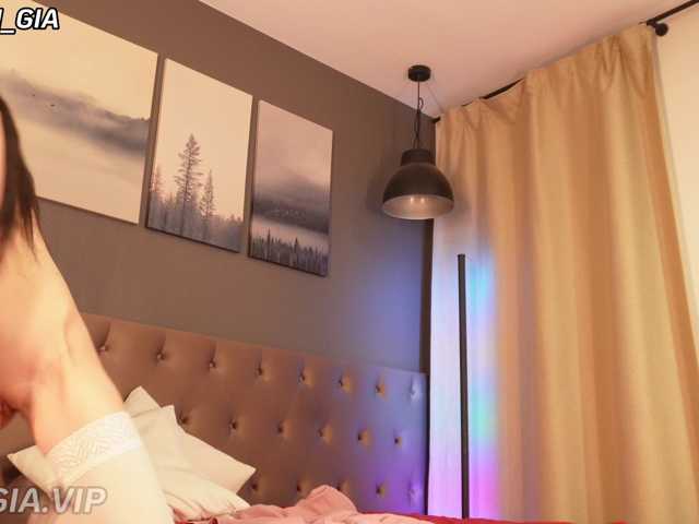 Nikki-Gia, en directo ahora en BongaCams