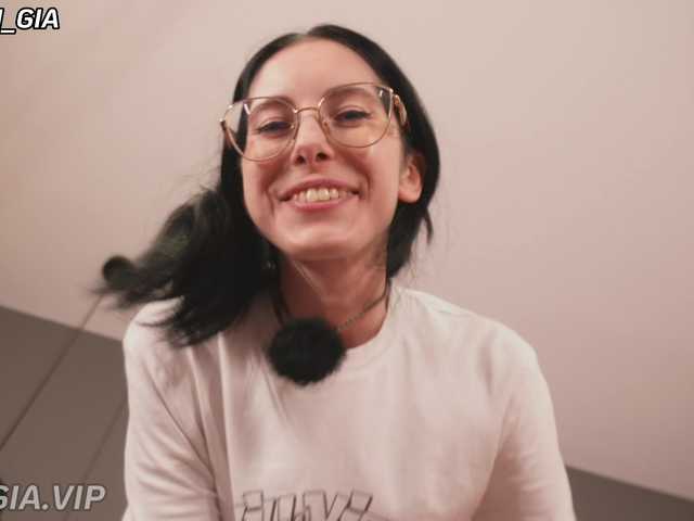Nikki-Gia live cam on BongaCams
