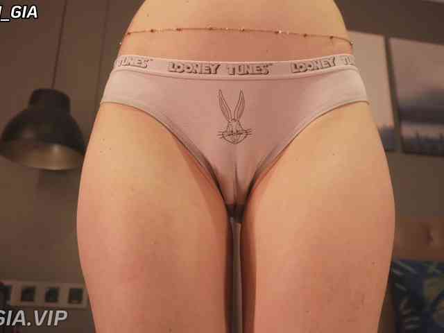 Nikki-Gia webcam