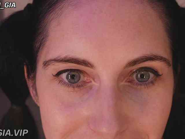 Nikki-Gia webcam