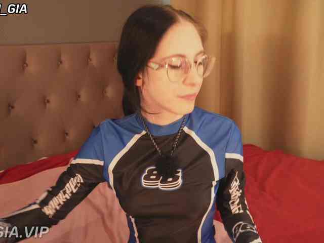 Nikki-Gia webcam