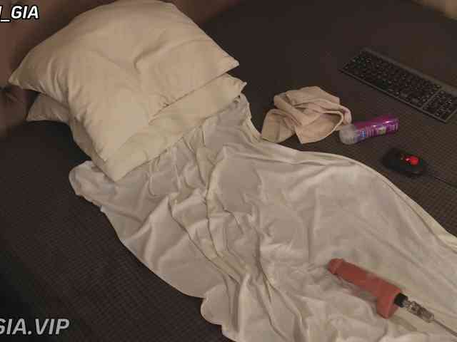 Nikki-Gia webcam