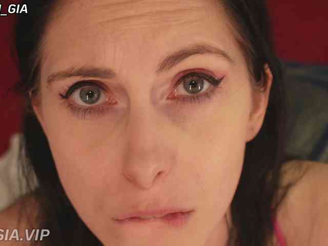 Nikki-Gia webcam