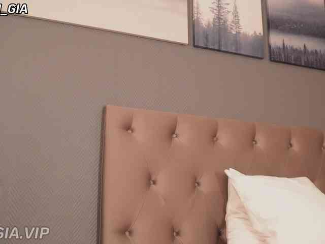 Nikki-Gia webcam
