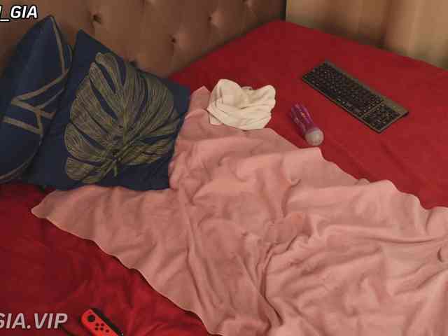 Nikki-Gia webcam