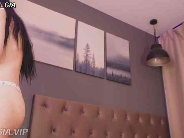 Nikki-Gia webcam
