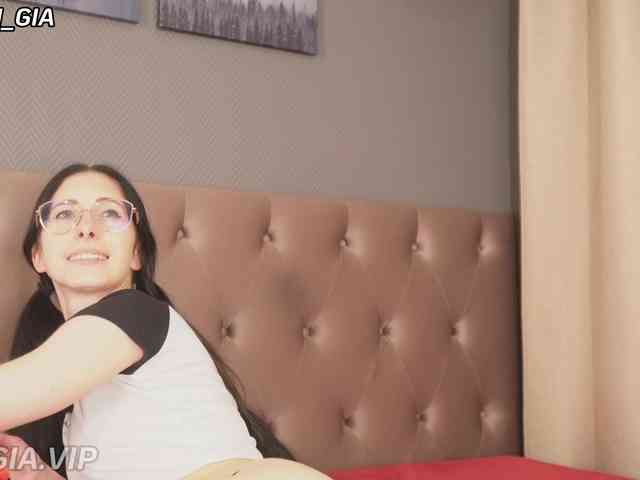 Nikki-Gia webcam