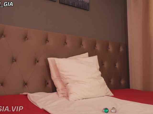 Nikki-Gia webcam