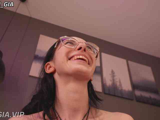 Nikki-Gia webcam