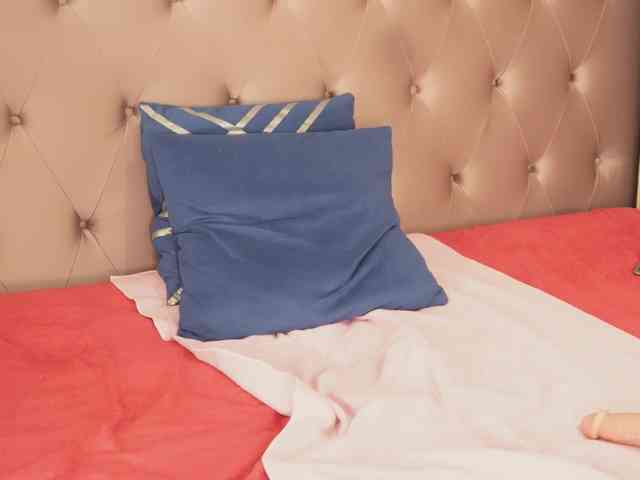 Nikki-Gia webcam