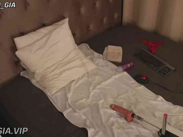 Nikki-Gia webcam
