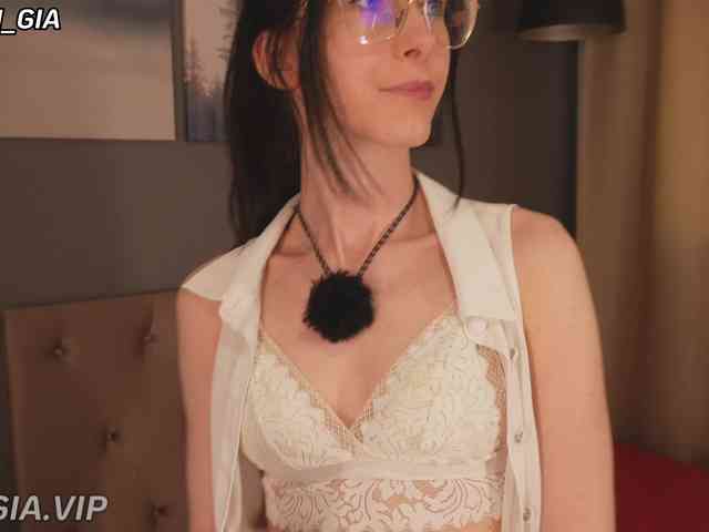 Nikki-Gia webcam