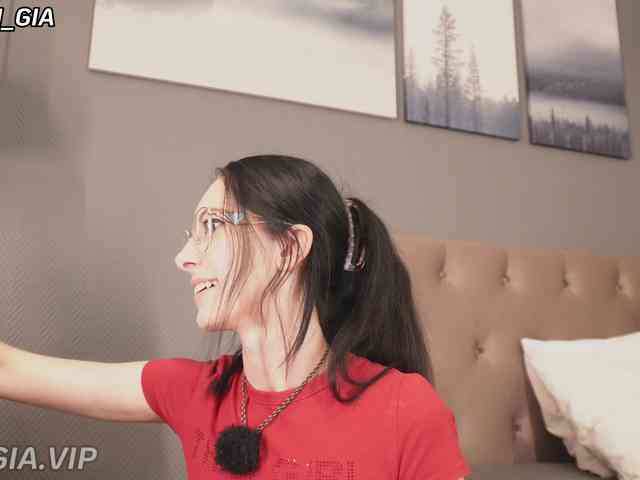 Nikki-Gia webcam