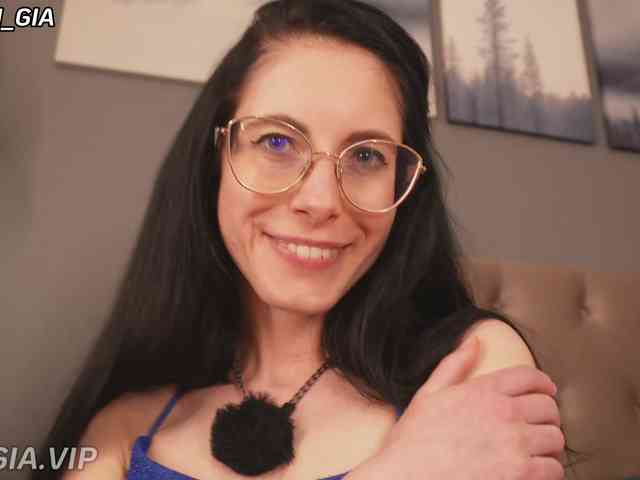 Nikki-Gia webcam