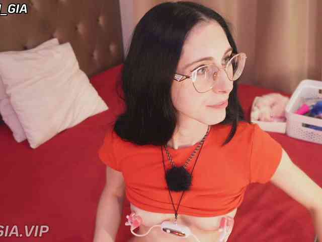 Nikki-Gia webcam
